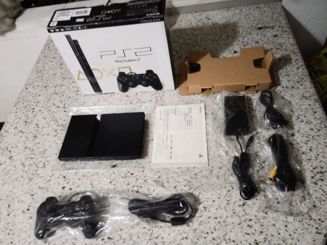 Sony Playstation 2 Slim - PS2 - Sony PlayStation 2 - Packshots